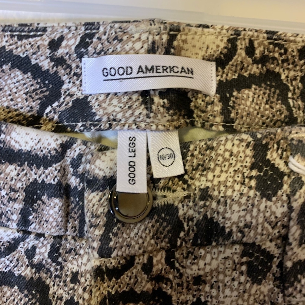 GOOD AMERICAN NET SNAKESKIN PRINT JEANS - Picture 4 of 7